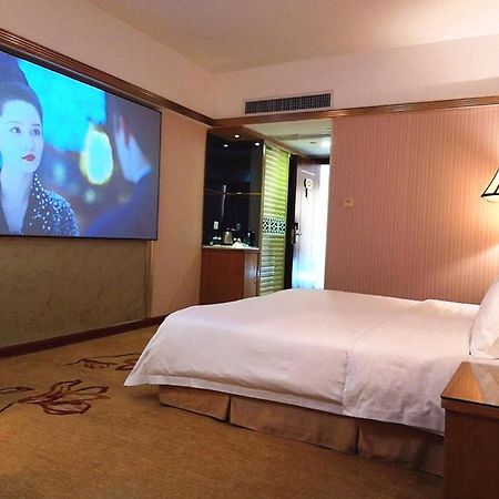Vienna Hotel Zhanjiang Coast Avenue Buitenkant foto