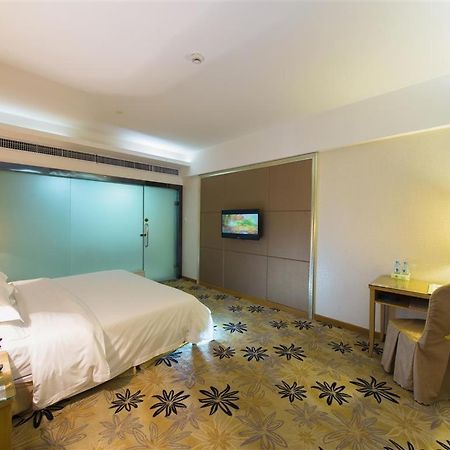 Vienna Hotel Zhanjiang Coast Avenue Buitenkant foto