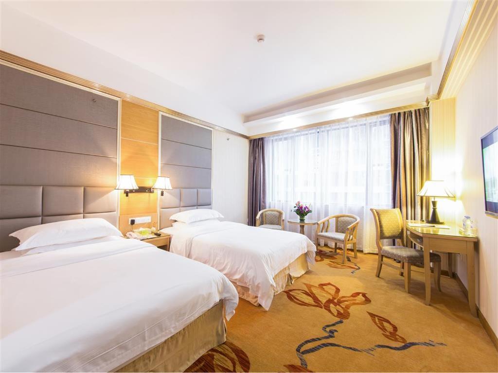 Vienna Hotel Zhanjiang Coast Avenue Buitenkant foto