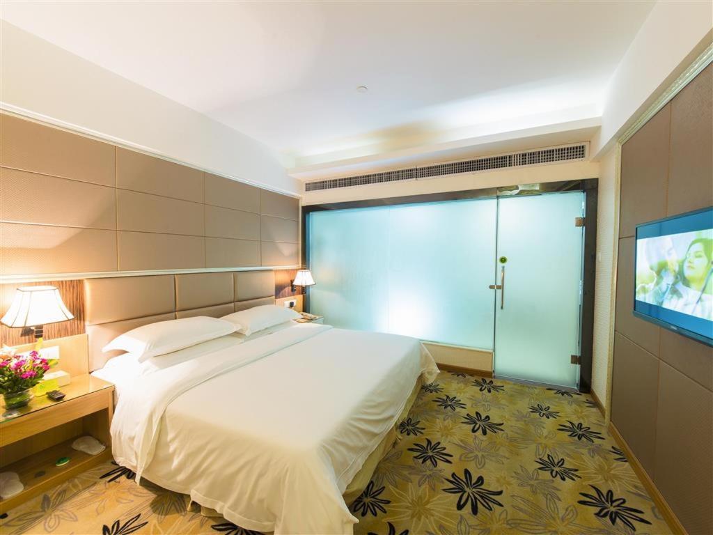 Vienna Hotel Zhanjiang Coast Avenue Buitenkant foto